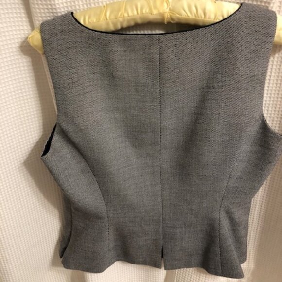 Liz Claiborne Grey n black sleeveless fitted top, size S/P - Picture 3 of 3